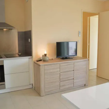 Climatisé 3 Pièces, 6 Couchages, Proche Et Centre, Garage Inclus - Fr-1-250-61 *