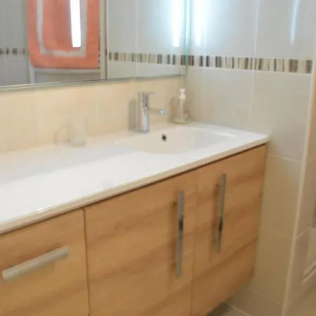 Climatisé 3 Pièces, 6 Couchages, Proche Et Centre, Garage Inclus - Fr-1-250-61 Appartement *